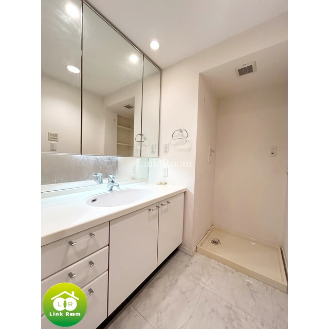 ＷコンフォートタワーズWESTの洗面所