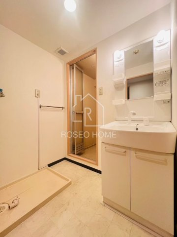 カサ・プリマヴェーラの洗面所|同マンション別部屋：参考写真