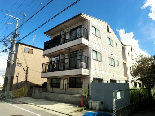 インターフォンついてます