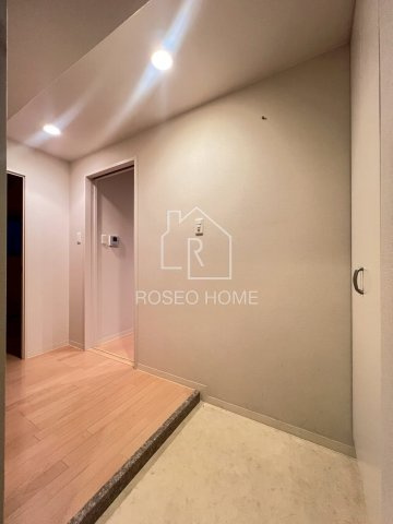 フェビエンローズの玄関|同マンション別部屋：参考写真