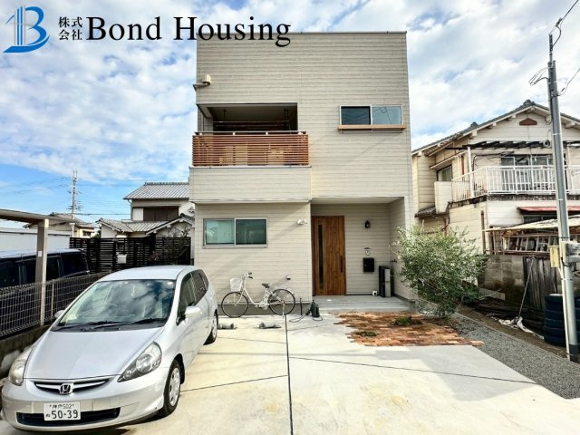 ルーフバルコニー付・駅徒歩15分・大久保町大久保町　中古戸建の駐車場