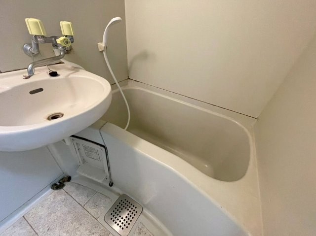 第6中本ビルの浴室