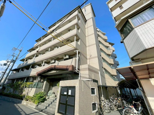 第6中本ビルの外観