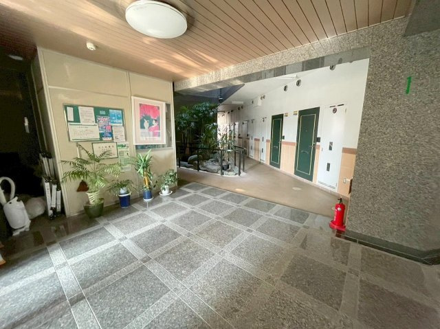 第6中本ビルのロビー