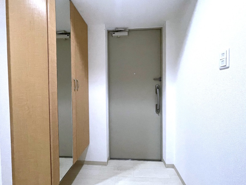 エルイソベ三宮の玄関