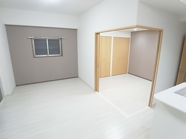 エルイソベ三宮の居間・リビング