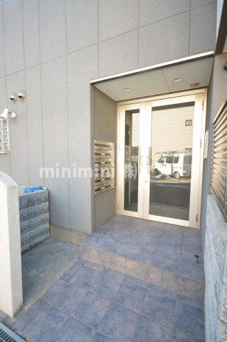 大阪市此花区島屋３丁目のアパートのエントランス