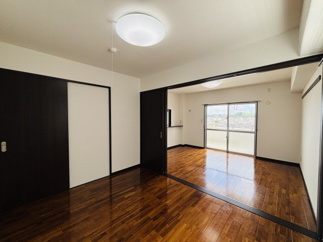 ハピネスコートの洋室