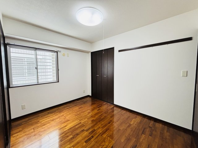 ハピネスコートの洋室