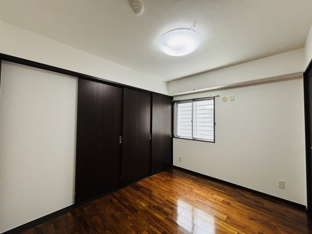 ハピネスコートの洋室