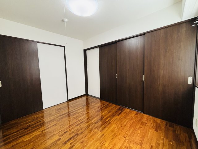 ハピネスコートの洋室