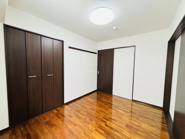 ハピネスコートの洋室