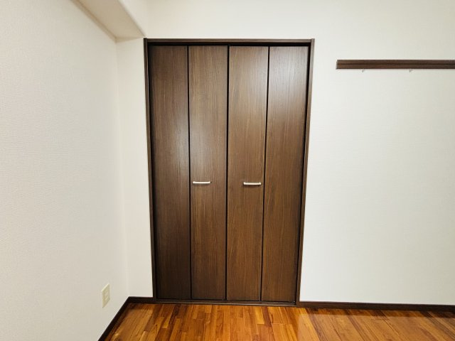 ハピネスコートの洋室