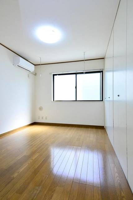 サンバレー梅ヶ丘の洋室