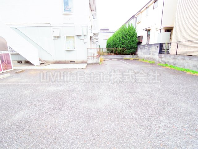 小平市鈴木町２丁目のアパートの駐車場