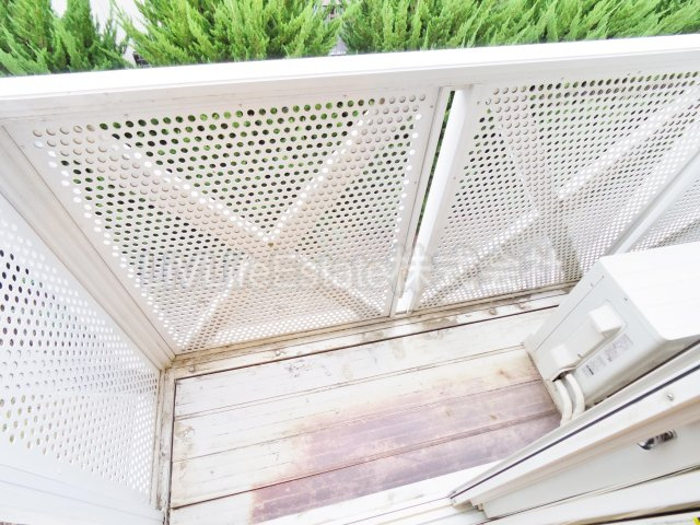 小平市鈴木町２丁目のアパートのバルコニー