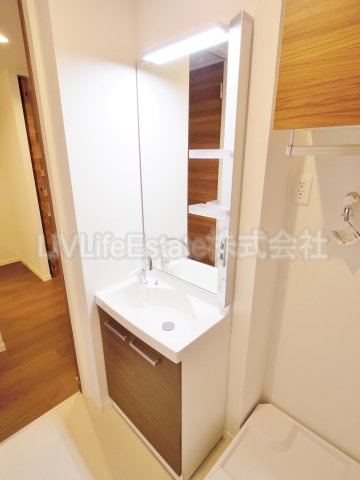 小平市鈴木町２丁目のアパートの洗面所