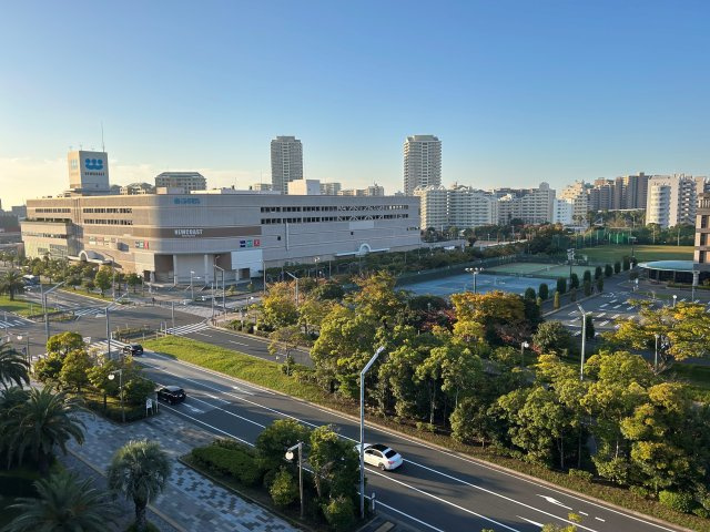 新浦安のメインストリート「シンボルロード」を臨む開放的な眺望