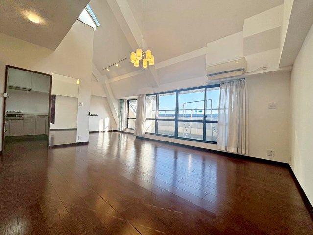 浦安市花火大会の花火を綺麗にご覧いただけます。