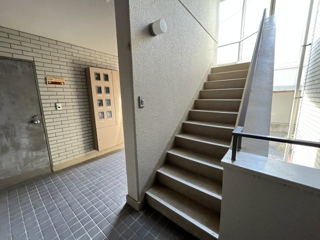 グレーセル宮永のエントランス