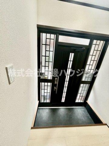 大阪市平野区喜連東２丁目の一戸建ての玄関