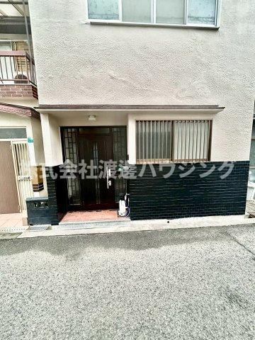 大阪市平野区喜連東２丁目の一戸建てのエントランス