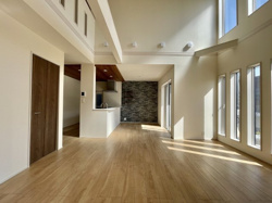 釜利谷西3丁目新築戸建　『インナーバルコニー』×『リビング吹抜け』のある新築戸建の画像