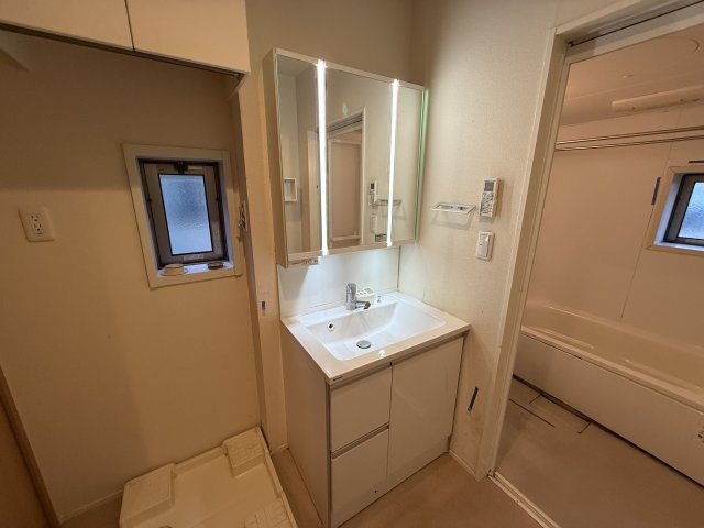 Lacine柴原の独立洗面台