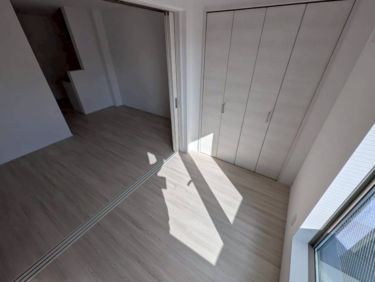 ドエル小花の寝室