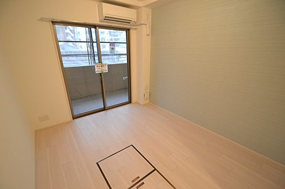 スプランディッド神戸北野の洋室