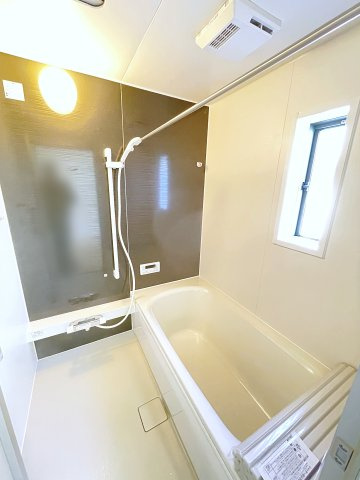 新築戸建・新築建売　太田市下田島町第5　尾島小・尾島中の浴室|浴室乾燥機付きで雨の日や花粉の時期でも室内干しができるので安心です！