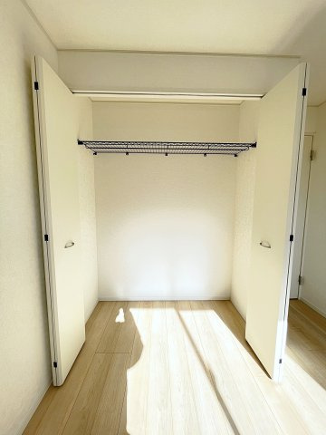 新築戸建・新築建売　太田市下田島町第5　尾島小・尾島中の収納|上部棚を活用し、季節物もスッキリ片付くクローゼットです！