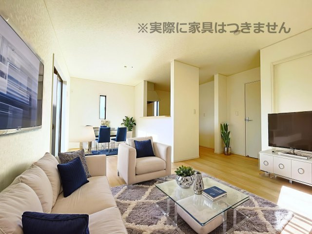 新築戸建・新築建売　太田市下田島町第5　尾島小・尾島中の居間・リビング|画像はAI加工による演出で、実際の家具は付きません。