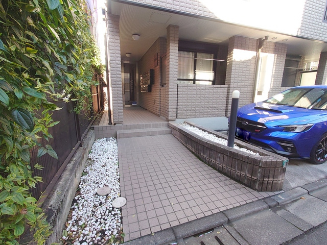 ベルク東池袋のエントランス