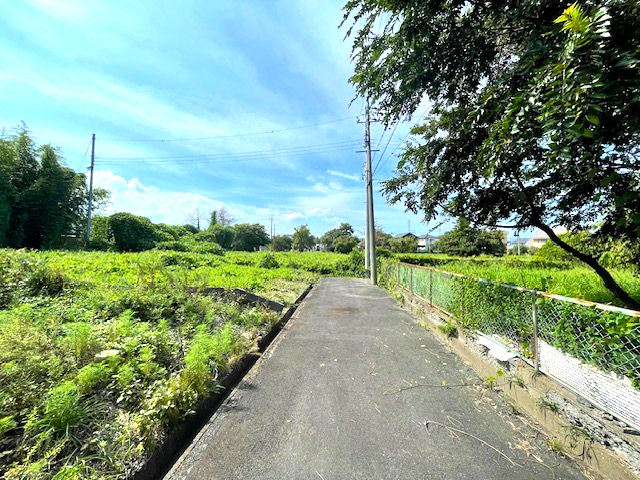高島市新旭町新庄101坪売地の前面道路含む現地写真