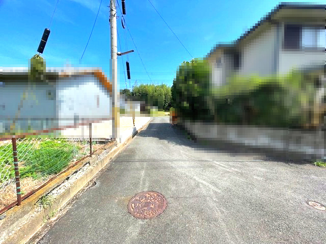 高島市新旭町新庄101坪売地の前面道路含む現地写真