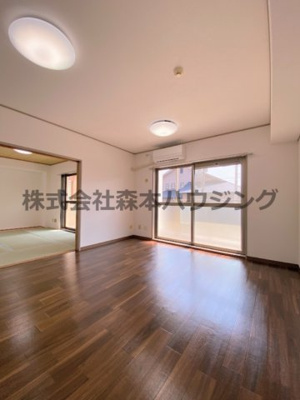 【居間・リビング】 | 　東香里野村マンション | 使いやすいリビングです