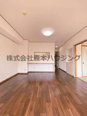 【居間・リビング】 | 　東香里野村マンション | ゆったりとしたリビングです