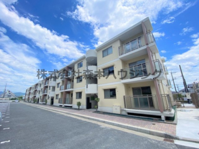 【外観】 | 　東香里野村マンション | 外はこのようになっています