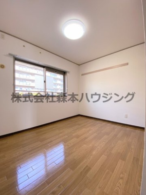 【洋室】 | 　東香里野村マンション | 広々とした洋室です