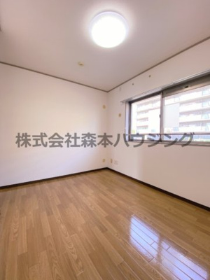 【洋室】 | 　東香里野村マンション | 個人の部屋や寝室として使える洋室です