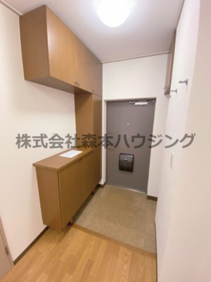 【玄関】 | 　東香里野村マンション | 落ち着いた玄関です