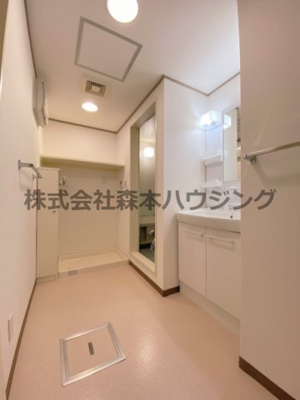 【洗面所】 | 　東香里野村マンション | スペースが確保できる洗面所です