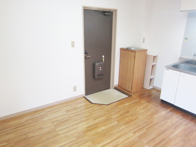 メゾンさくらの玄関|別号室の参考写真です。