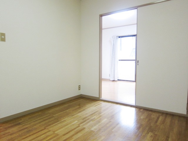 メゾンさくらの居間・リビング|別号室の参考写真です。