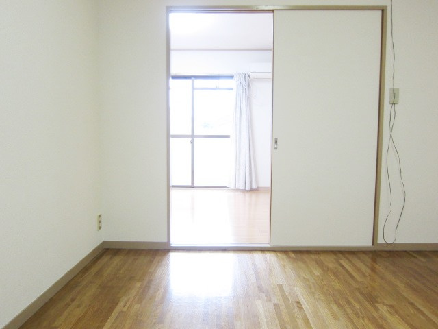 メゾンさくらの居間・リビング|別号室の参考写真です。