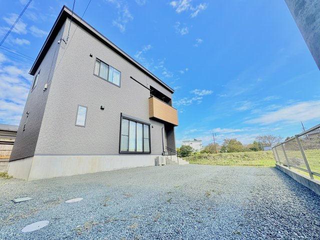 売中古戸建　中央区市野町の前面道路含む現地写真|周辺に交通量が少ないのでお子さんも安心して暮らせることのできる立地です。