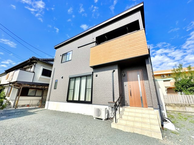売中古戸建　中央区市野町の外観|2019年施工 築6年。築浅の美邸です。太陽光設置物件です。