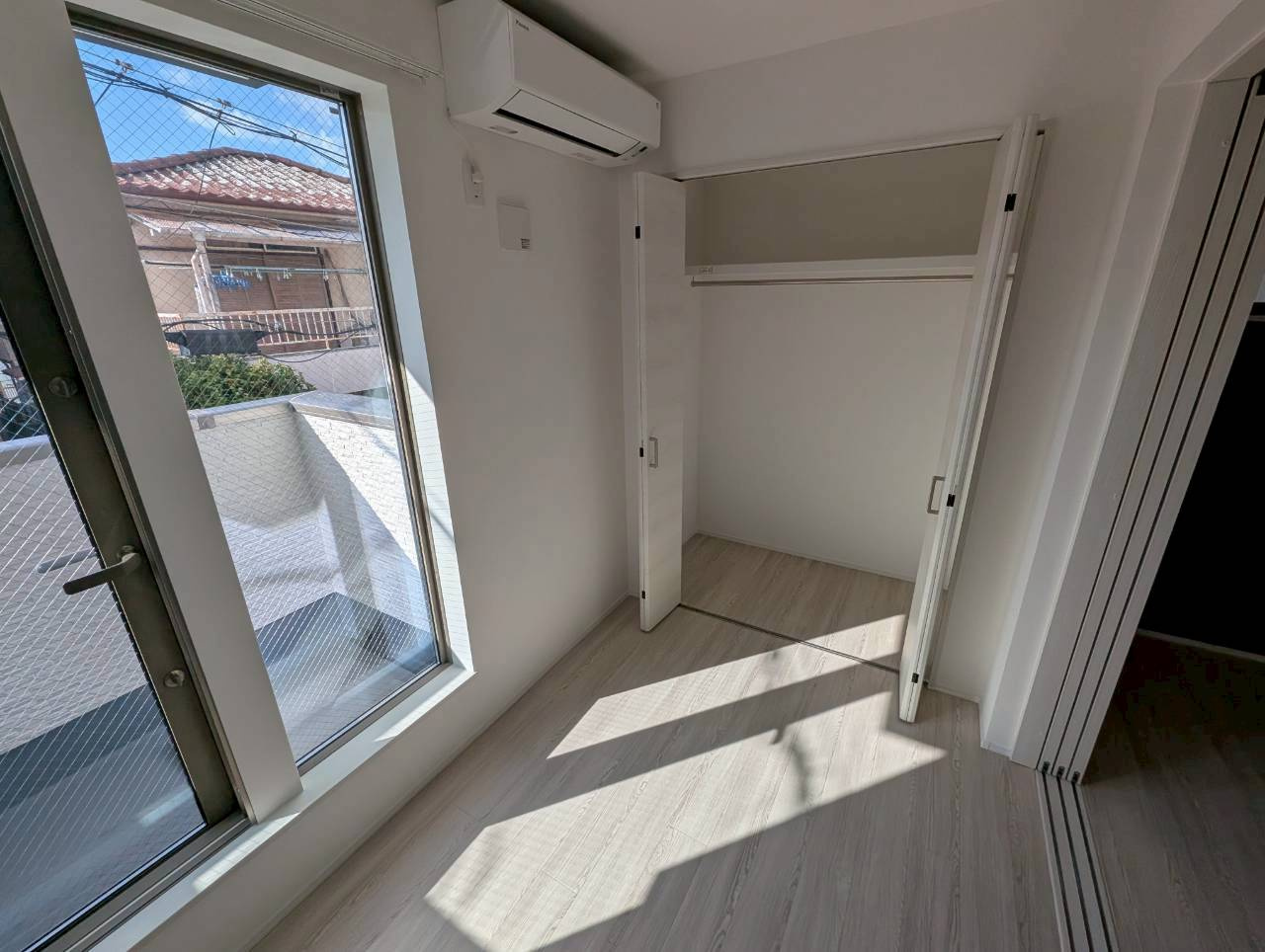 ドエル小花の寝室