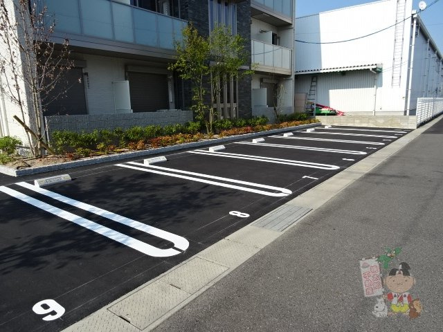 クレアーレの駐車場
